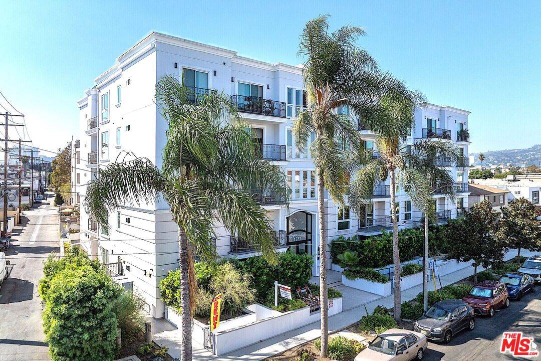 1237  S Holt Ave 3BR Beverlywood La