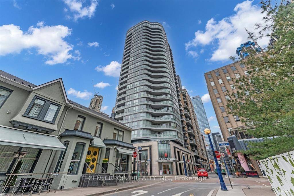 Don't Miss This Opportunity To Lease A Bright amp ; Modern 1 Bedroom Den Suite With A Functional 612 SqFt Layout Plus A Cozy 37 SqFt Balcony !