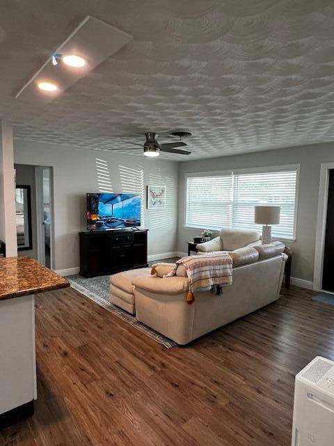 SHORT TERM rental opportunity for someone in transition.