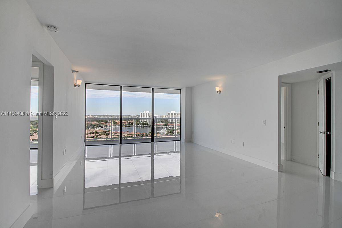 BEAUTIFUL RENOVATED APARTMENT 2BED 2BATH IN VERY DESIRABLE WATERVIEW BUILDING.