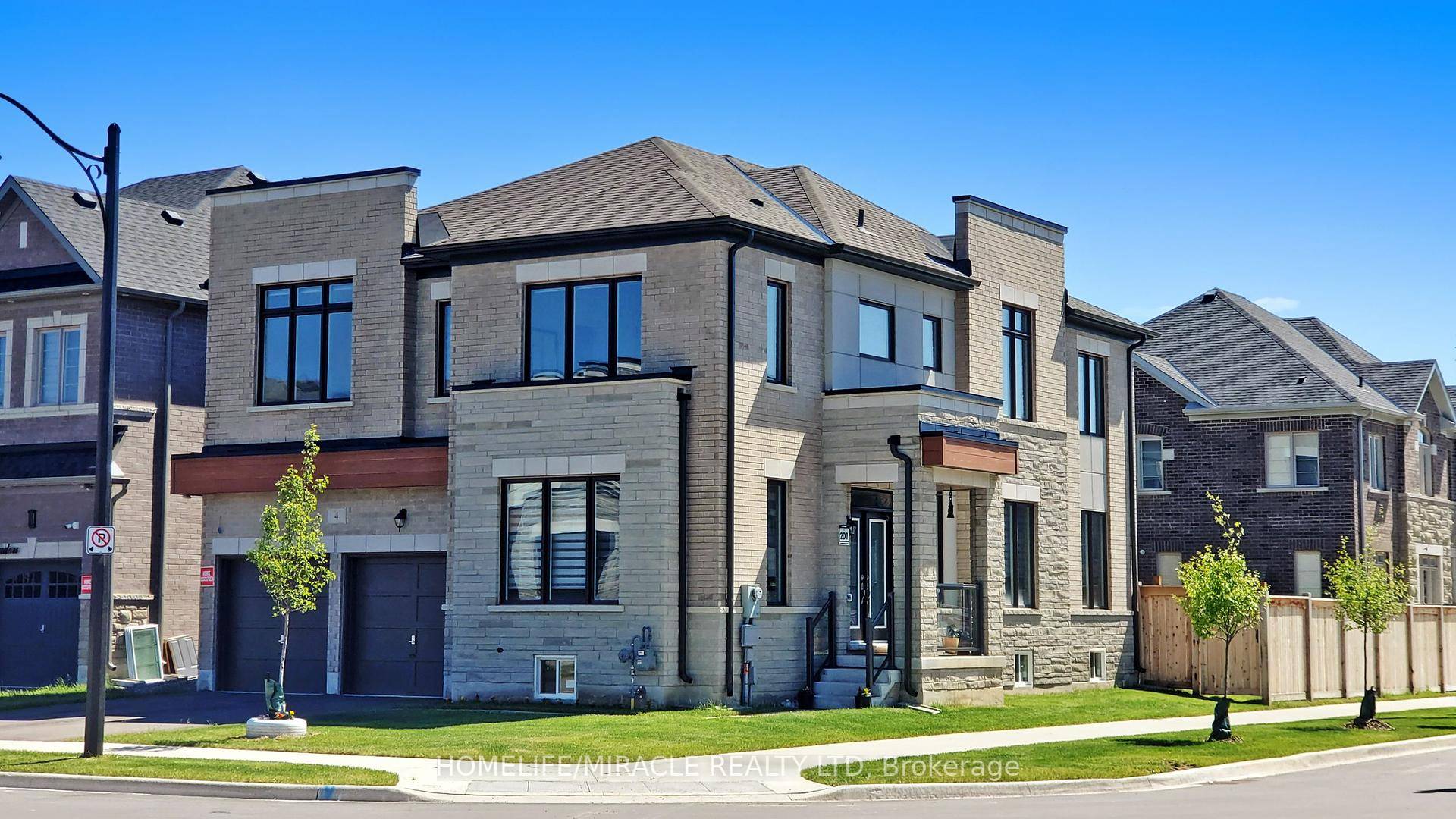 Executive 2 storey Corner Lot, Modern Elevation 4 Bed amp ; 4 Bath, 3125 Sq Ft, home in the heart of Water down.