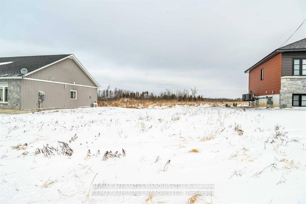 Discover the perfect spot to build your dream home in the charming community of Long Sault !