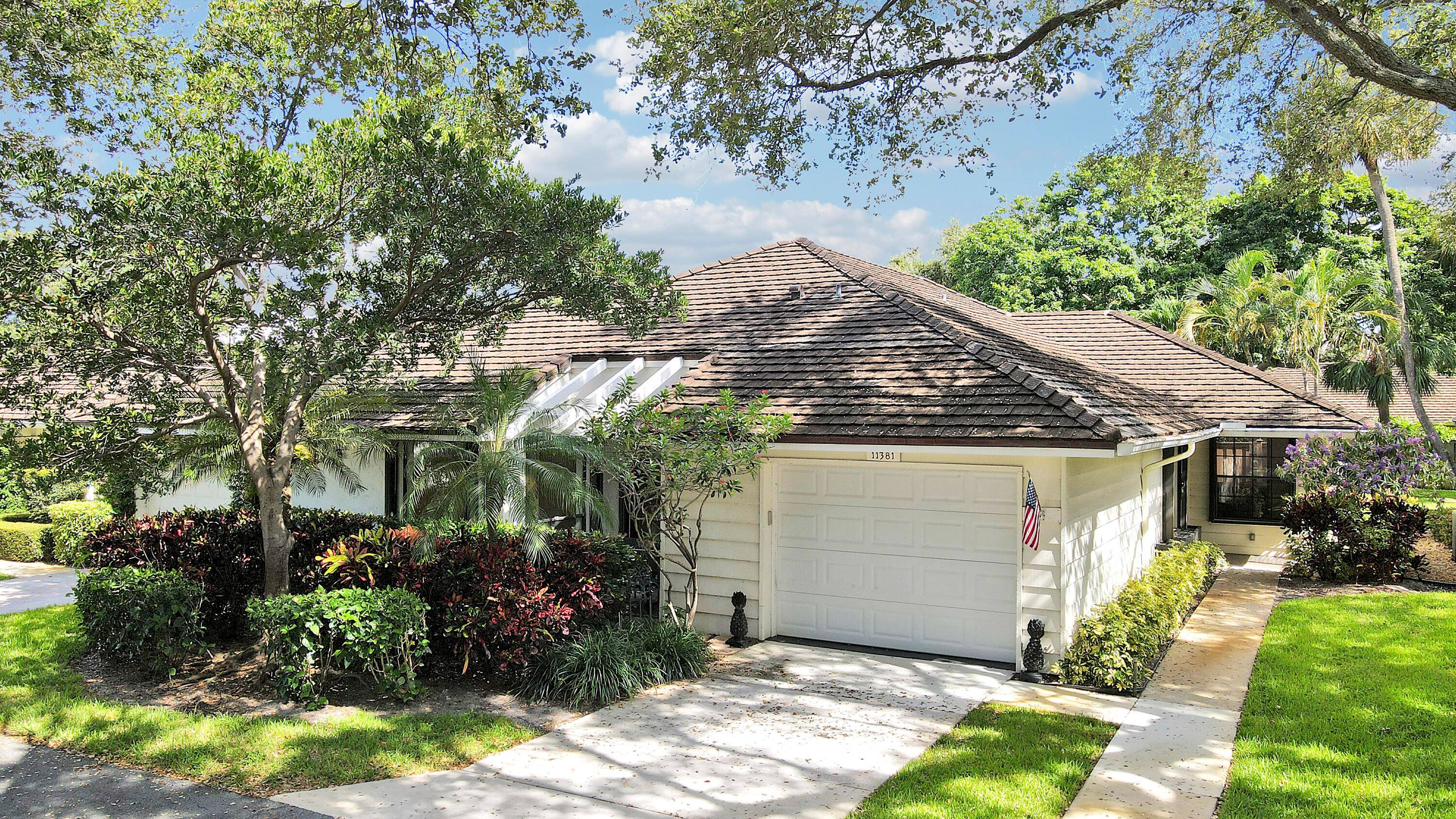 Discover exceptional value in this spacious 3 bedroom, 2 bathroom villa with 2, 203 square feet of living space and a one car garage, ideally situated on a quiet cul ...