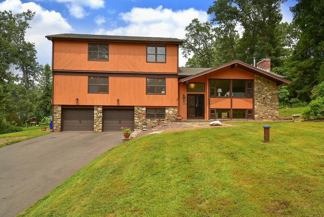 Looking for home office space and lots of room for family and friends ?