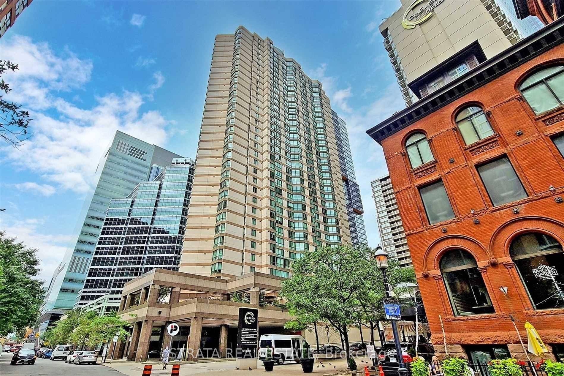 Welcome to 38 Elm, a well managed condo in the heart of the city.