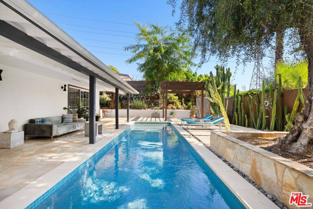 6570   Lakeridge Rd 3BR Hollywood Hills East La