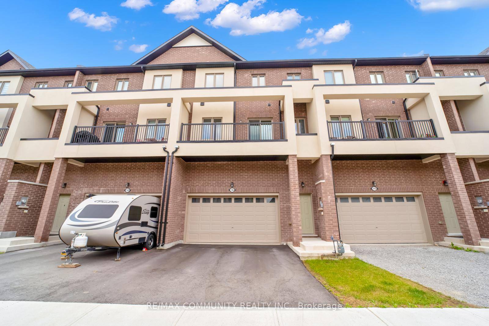 Welcome to this modern 3 storey townhouse located in a quiet, family friendly neighbourhood offering nearly 3, 000 sq ft of beautifully designed living space.