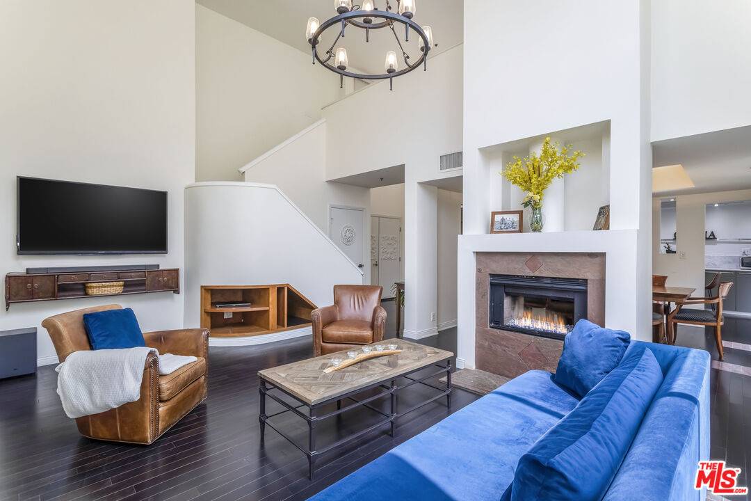 410 S Barrington Ave 2BR Brentwood La