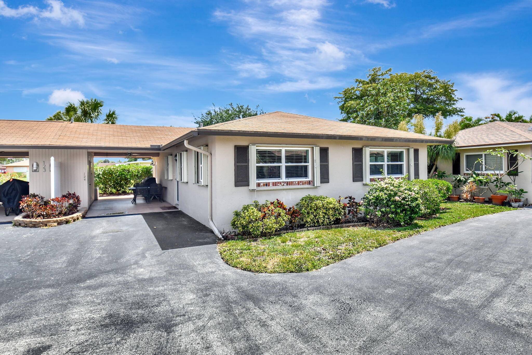 55 community. Fabulous beautifully furnished move in ready.