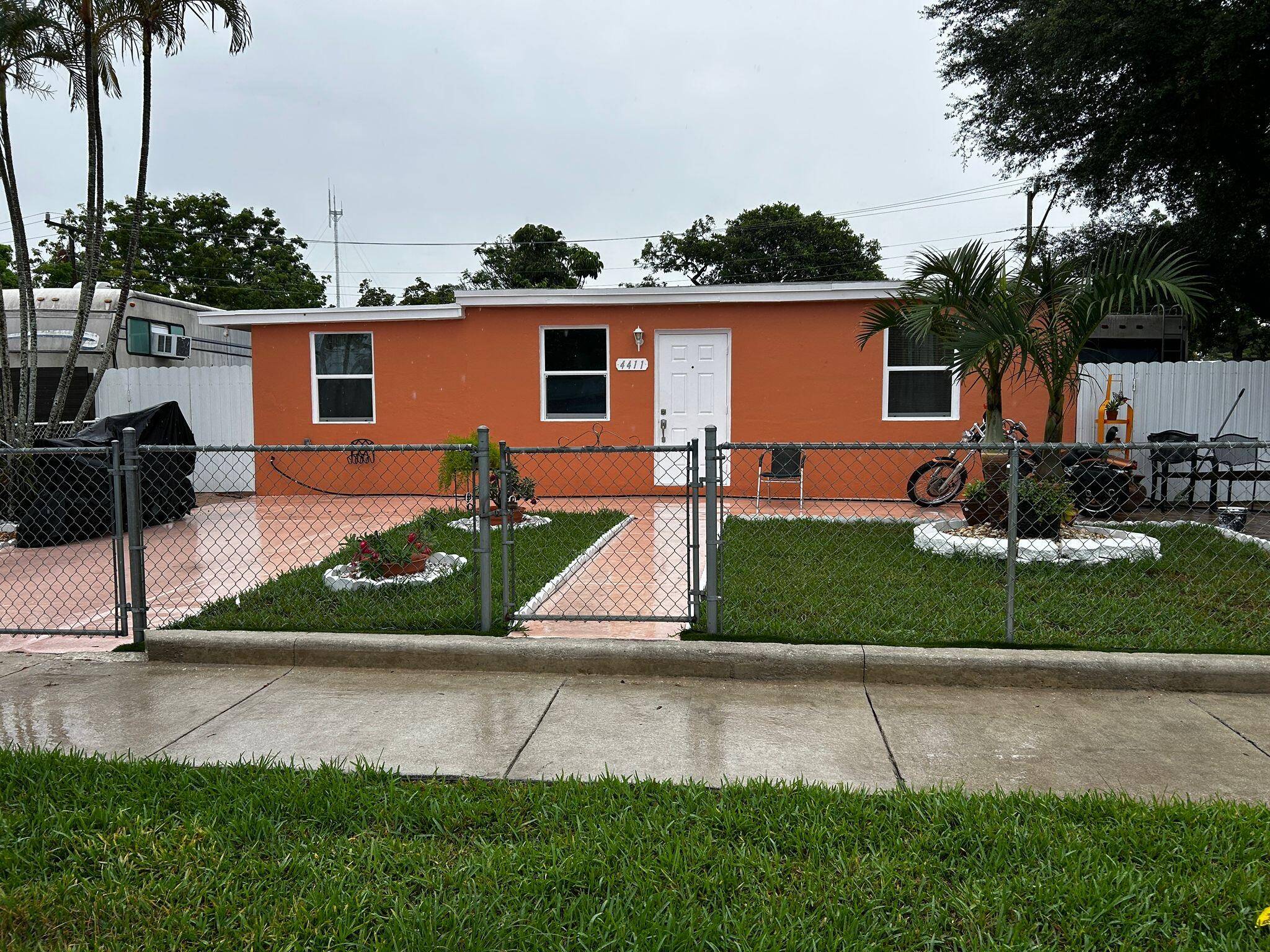 This property can be an income earner for the right investor and or a confortable home for a family.