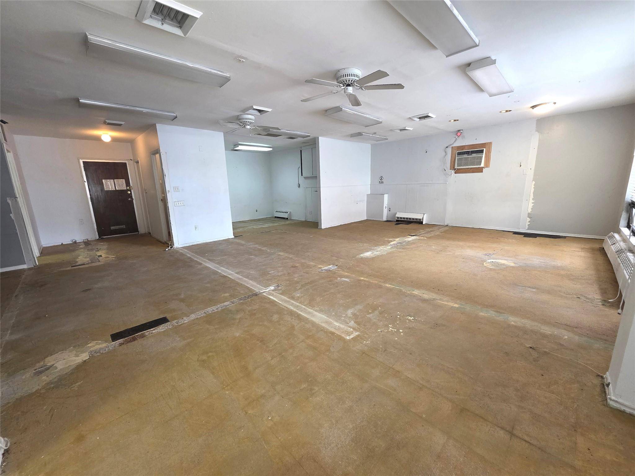 Prime Commercial Office Space for Rent Border of Woodside amp ; Jackson Heights, Queens, NY Take your business to the next level with this 1, 080 sq.