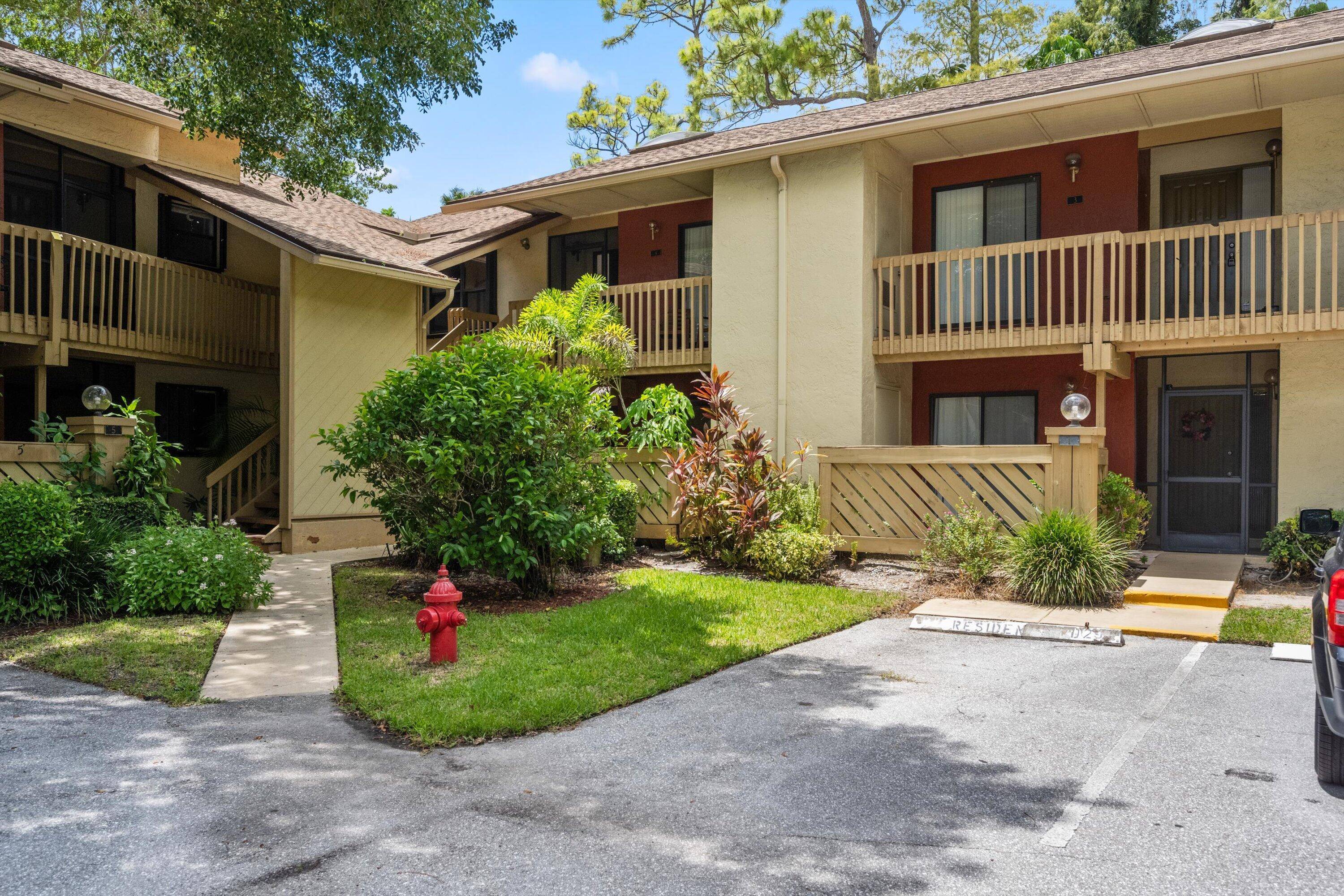 Step into this charming and thoughtfuly upgraded 3 bedroom 2 bathroom condo, nestled on the second floor in one of Wellington's most convenient locations just minutes from world class equestrian ...
