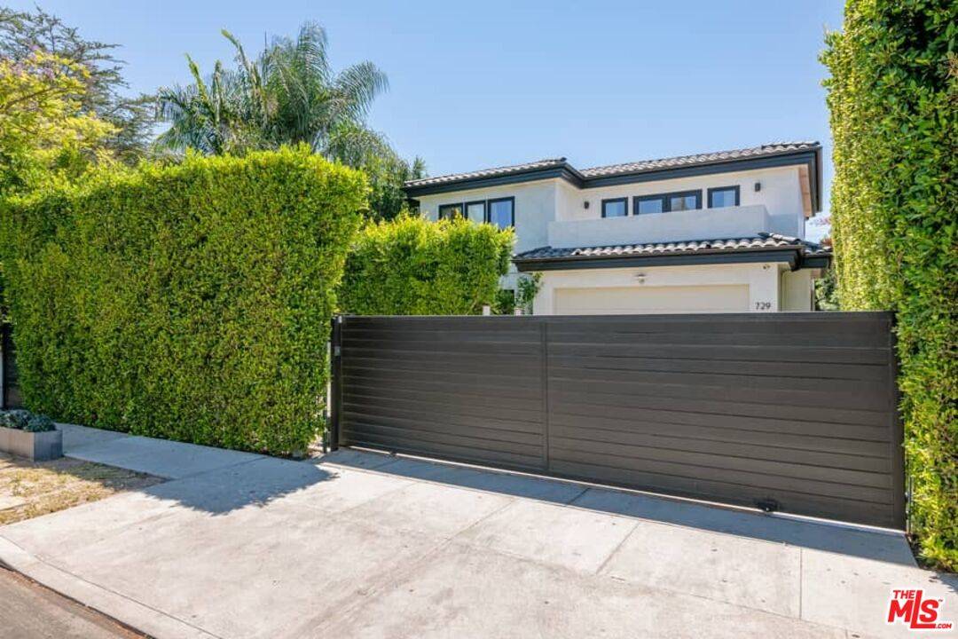 729 N Ogden Dr 5.0 Hollywood Hills East LA