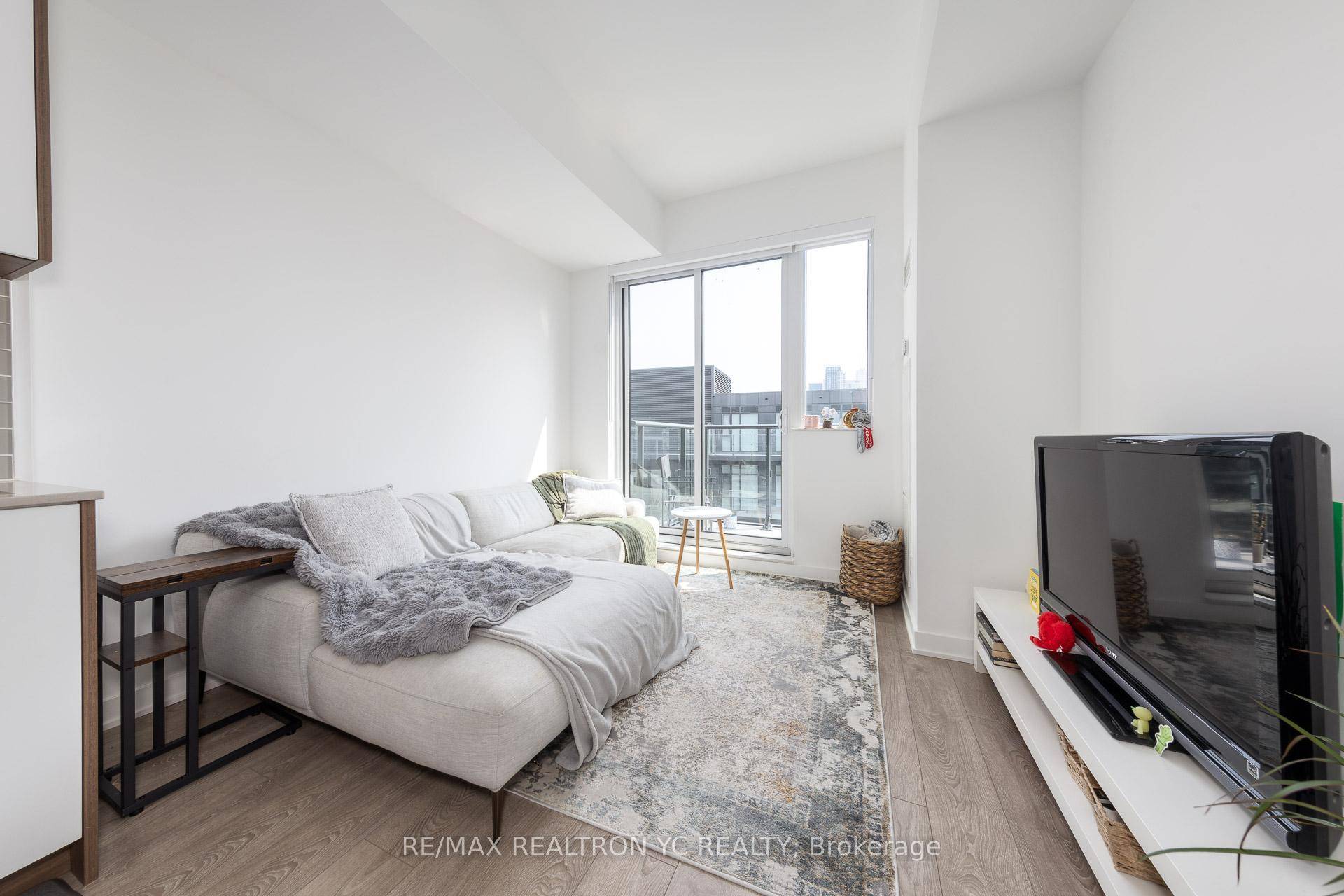 Experience the best of King West living in this sleek, modern penthouse with an unobstructed east facing view that floods the space with morning light.