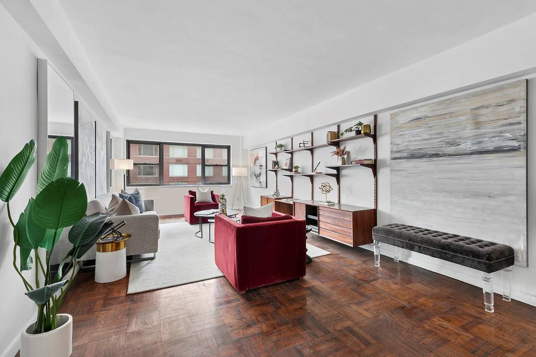 Residence 15B at Charing Cross House is a 2 bedroom, 2 bathroom 1, 372 SF at the crossroads of the iconic Upper East Side and Lenox Hill.