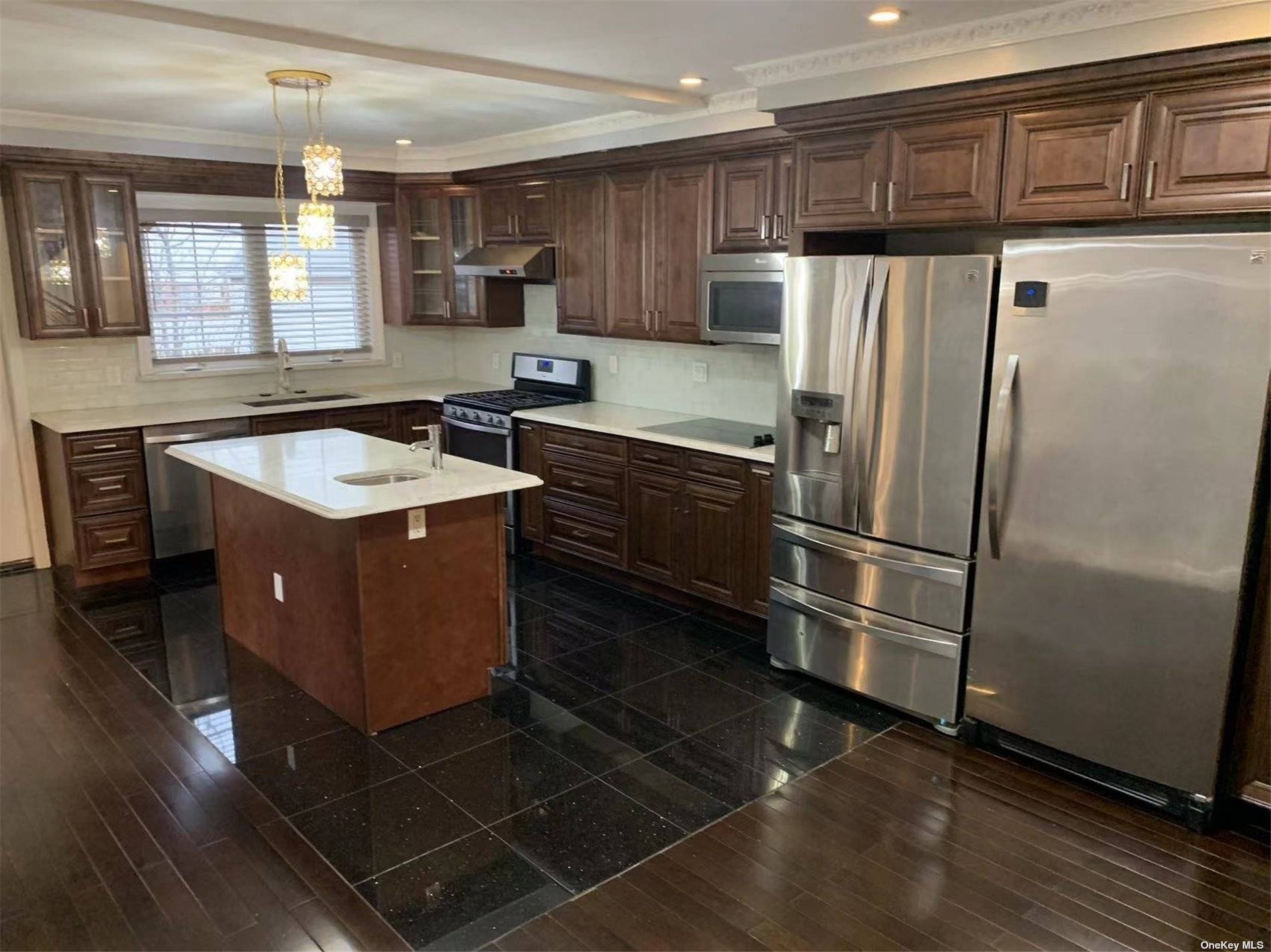 Beautiful colonial brick whole house for rent at Bayside, next to Francis Lewis Blvd.