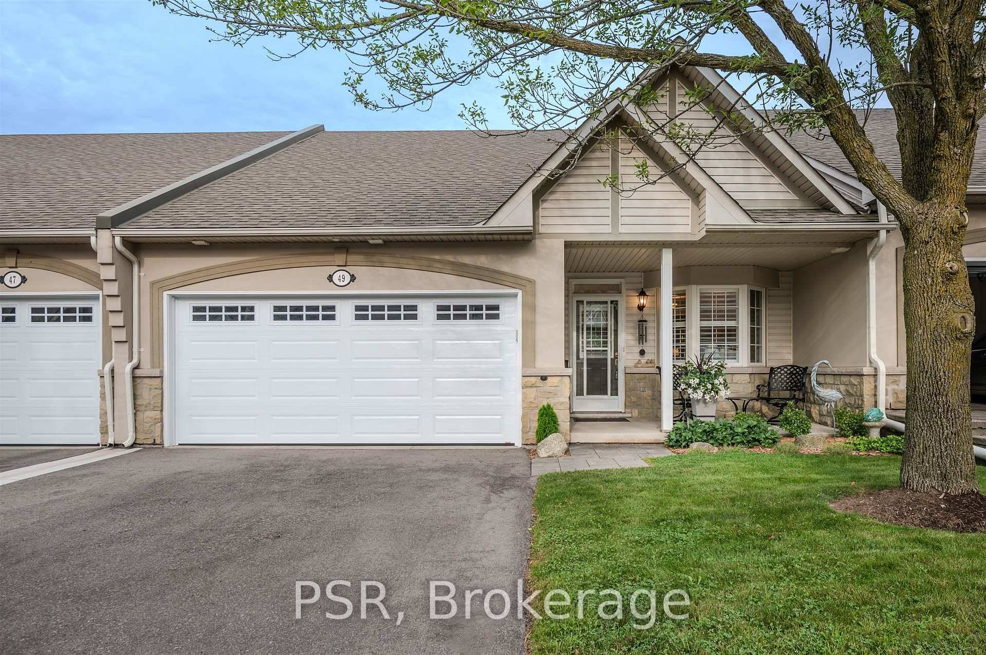 Beautifully Maintained Bungaloft In A Highly Desirable Ancaster Community.
