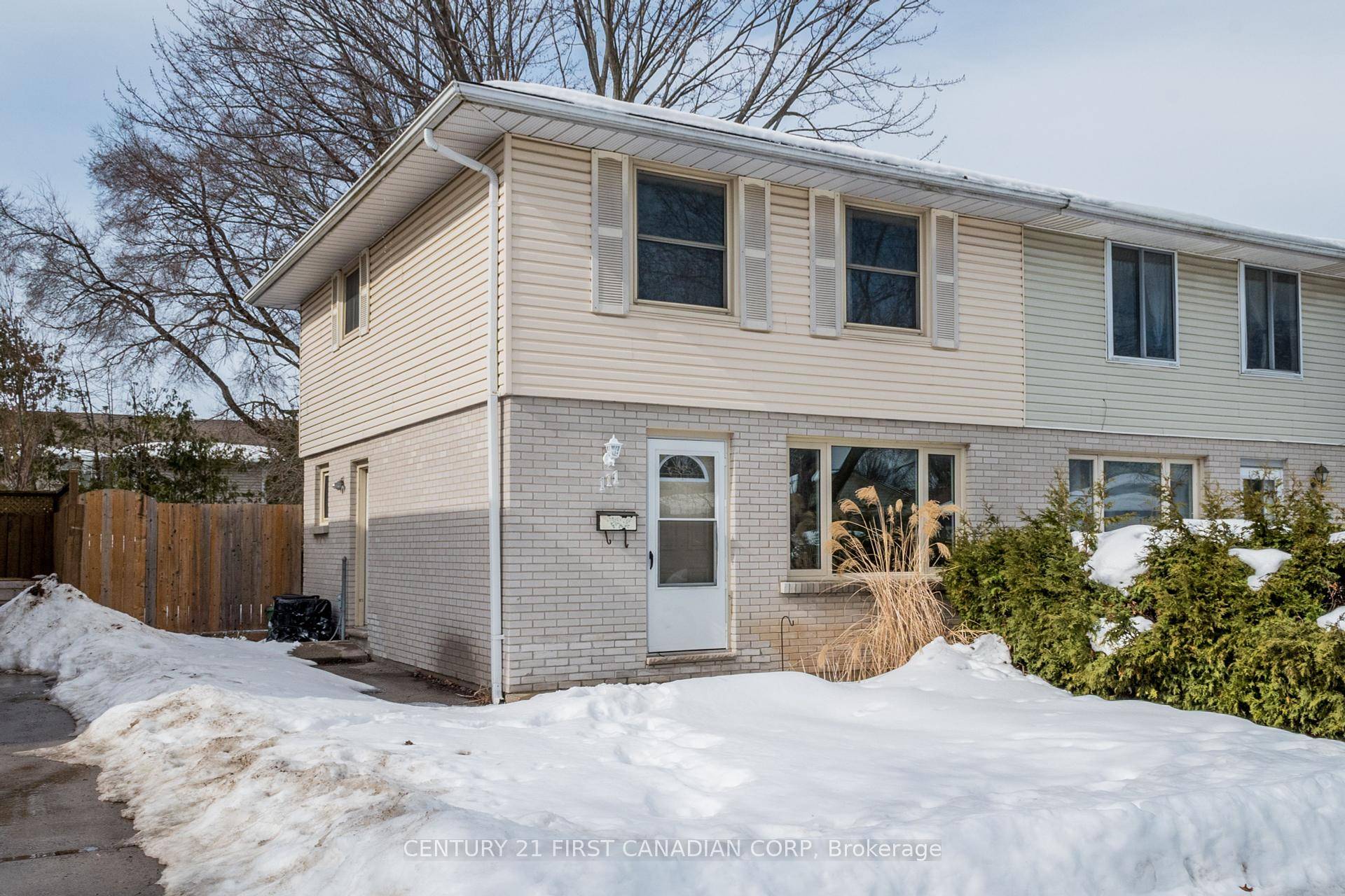Charming Starter Home at 111 Woodrow Cres !