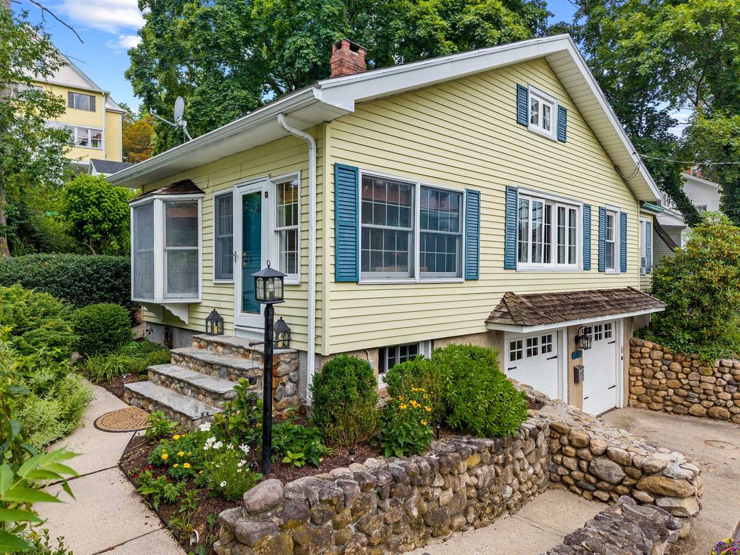 This Charming Carriage house in the heart of Essex Village provides the perfect blend of historic charm and modern comfort.