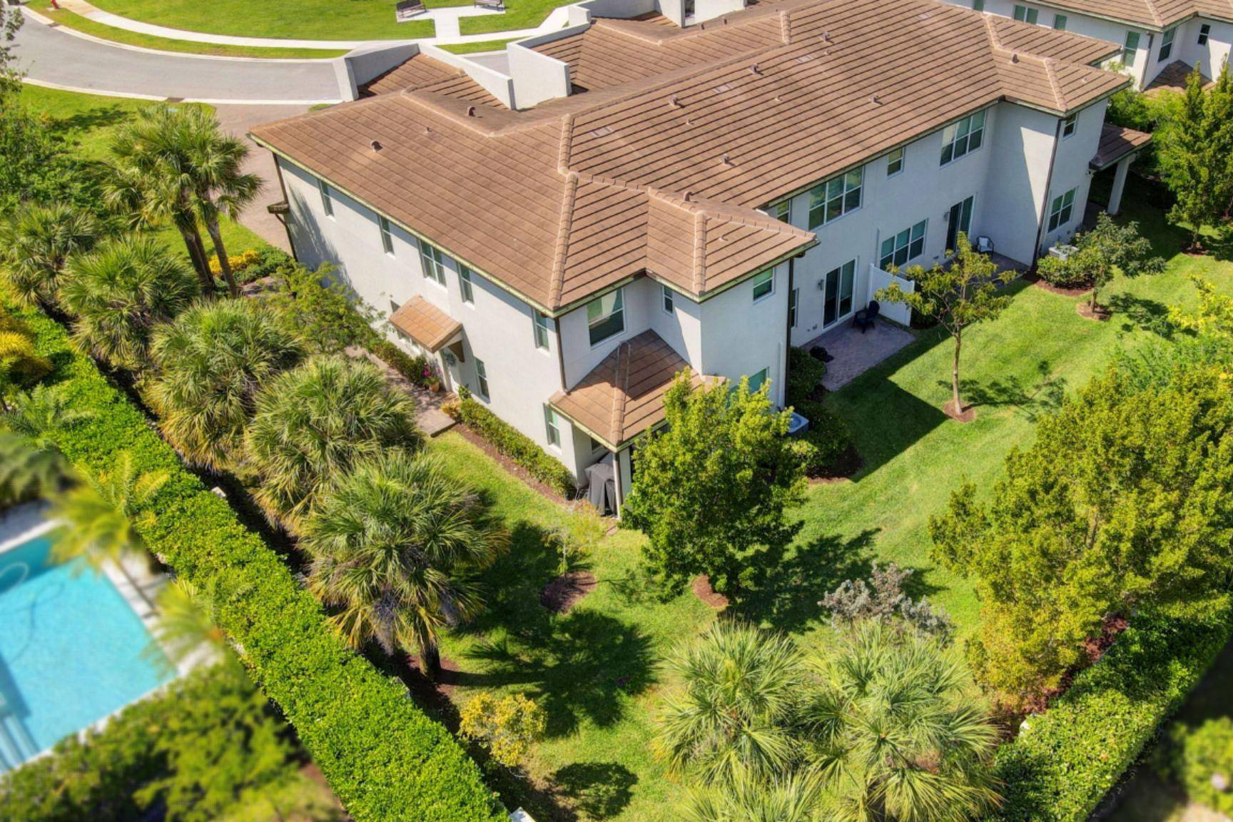 Spacious Private Corner Lot Townhome !