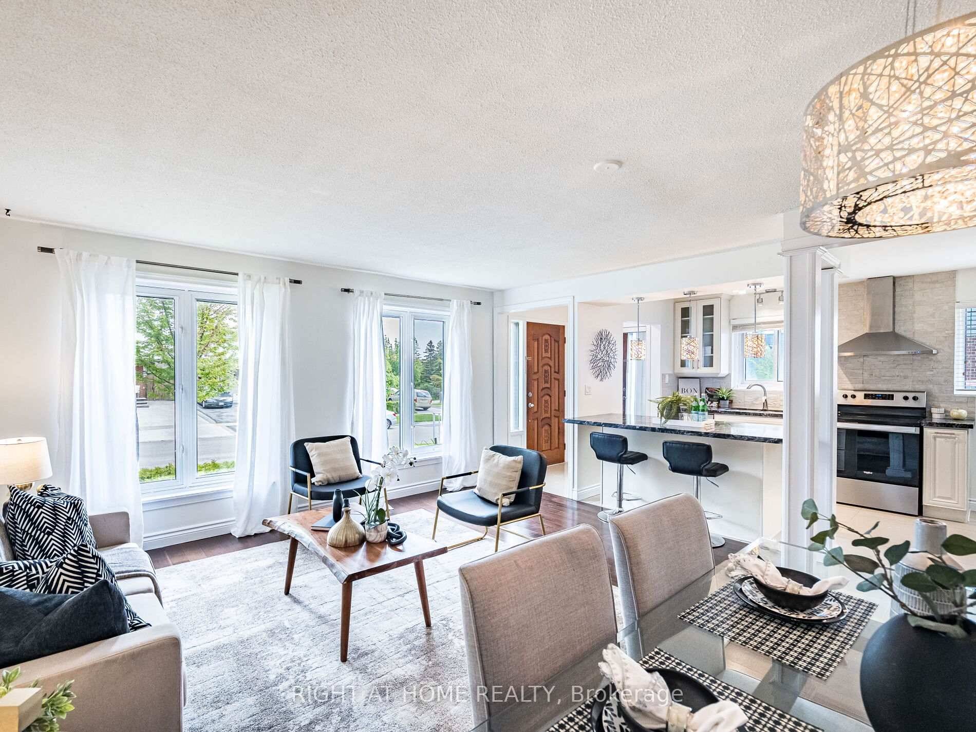Welcome to this well maintained bungalow nestled in Streetsville Mississauga.