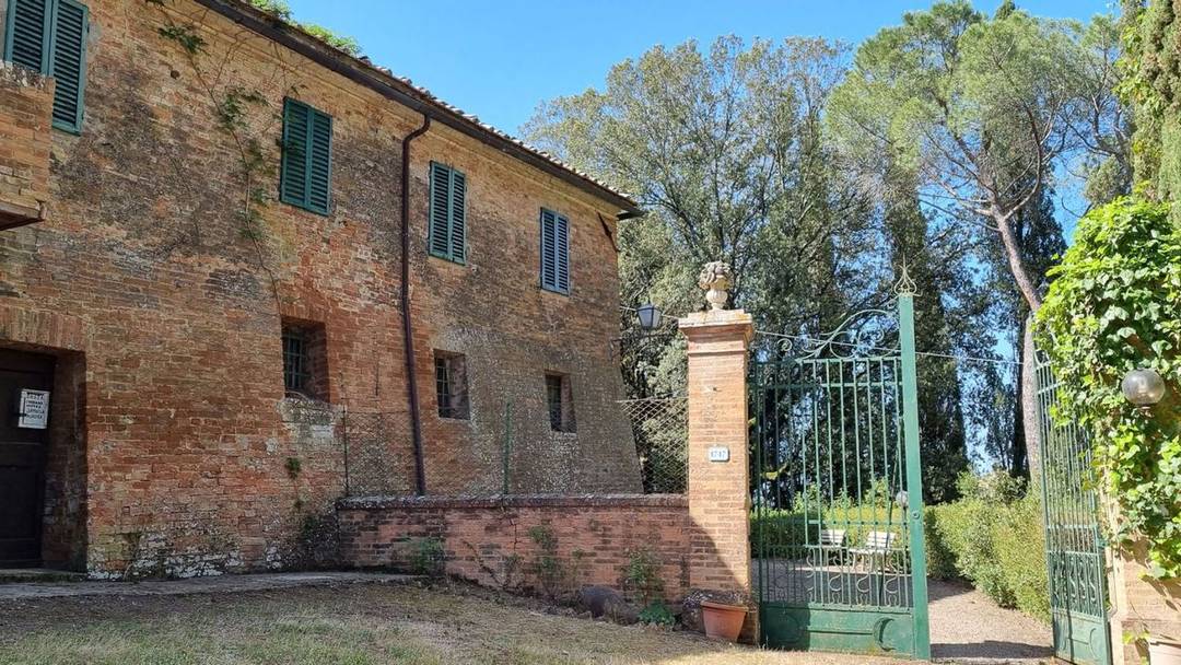 Property with manor house for sale in Tuscany, Val d’Arbia (Montalcino, San Quirico. Torrenieri, Buonconvento, Siena, Murlo)