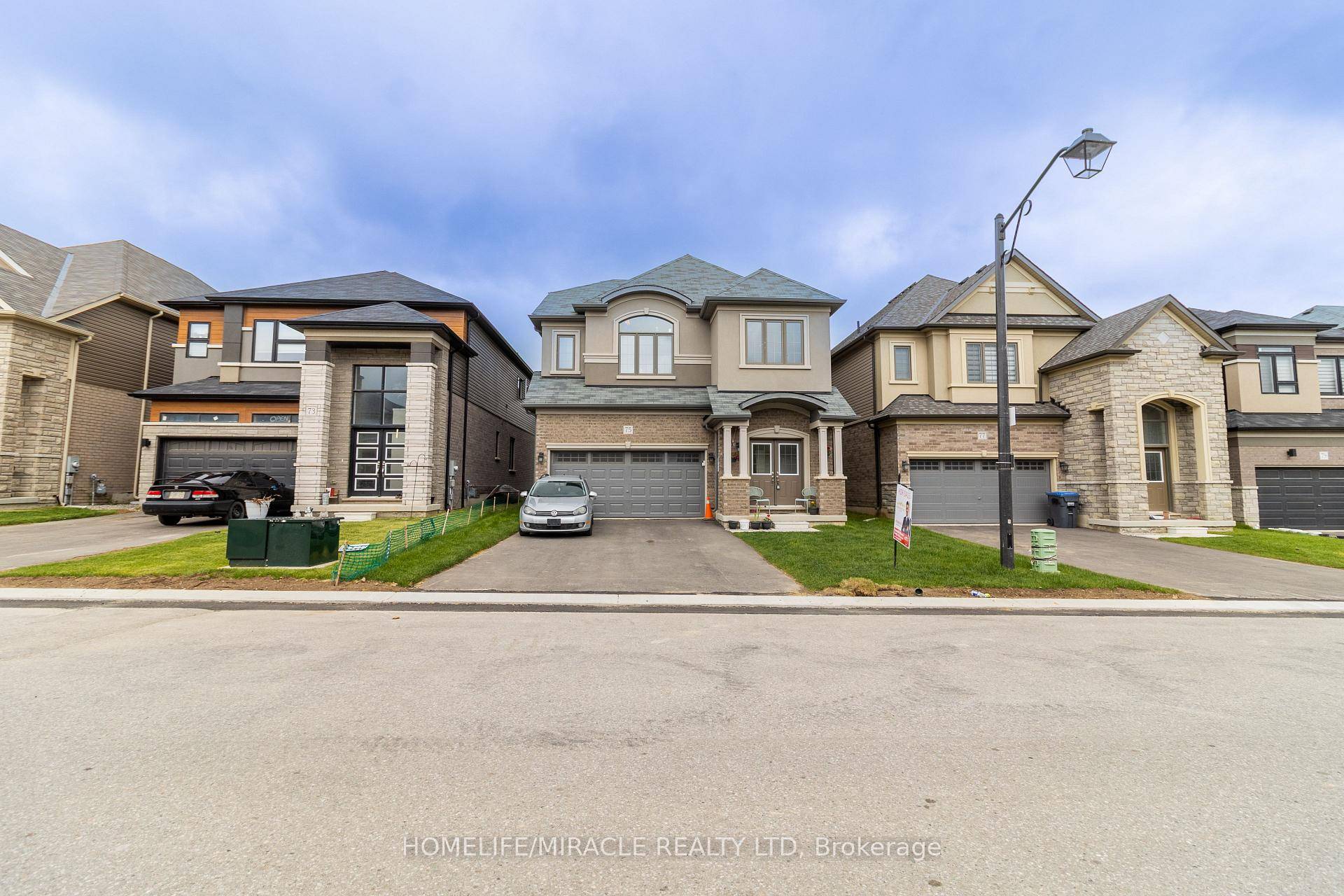 Welcome to this Stunning amp ; fully upgraded Detached Property in Paris with 4 Spacious Bedrooms amp ; 4 Bath with double door entry.