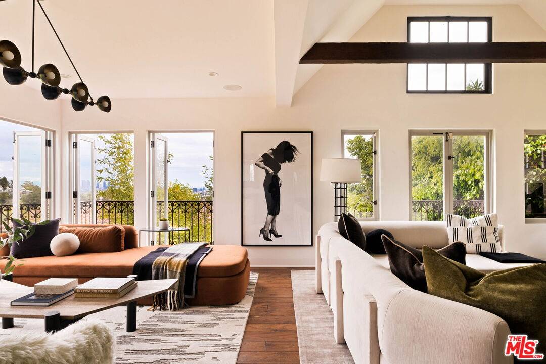 2356   Hollyridge Dr 5BR Hollywood Hills East La