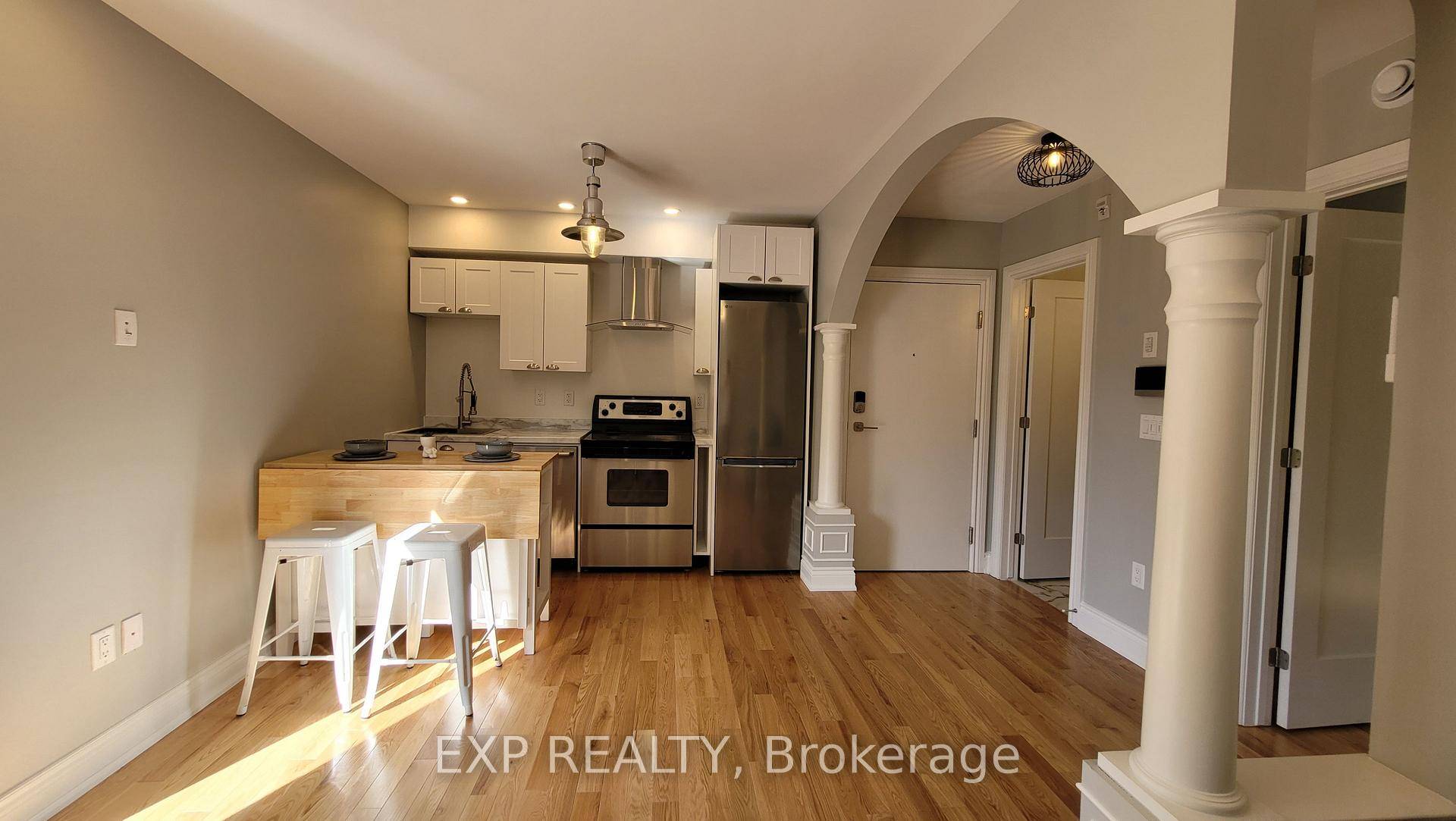 Unit 303 1 bedroom 1 4 pc bathroom executive apartment with sizeable private deck at the back.