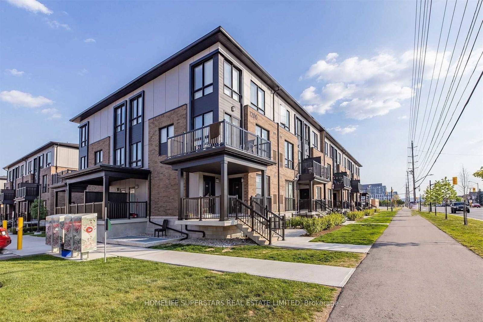 Welcome to STAX ! Upper Level 2 Storey Condo Townhouse Unit Features 9' Ceiling Open Concept Living Area With Modern Kitchen, Dining And Living Space That Opens To Balcony.