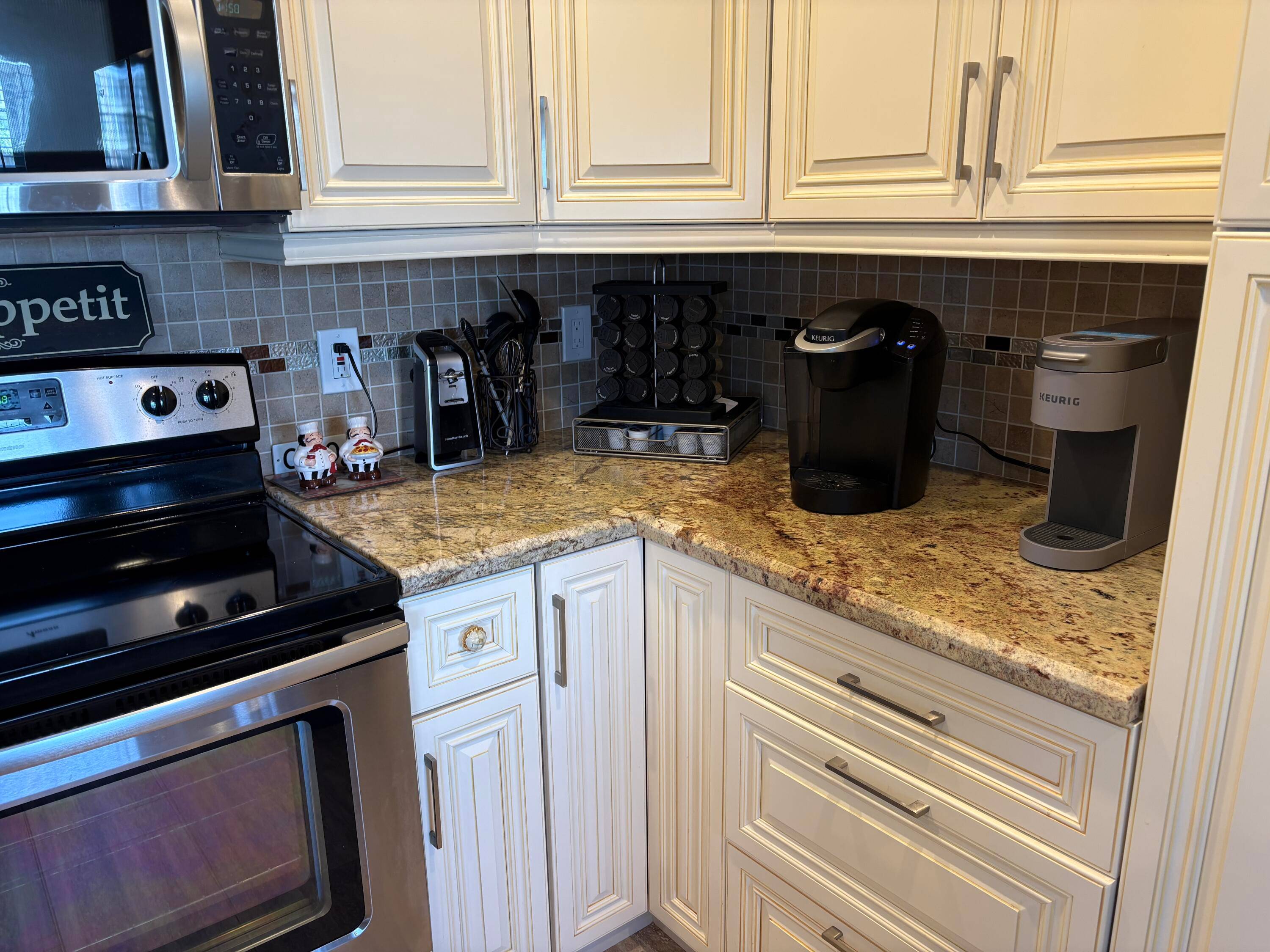 Spectacular 2 bed 2 bath 2 floor with panoramic lake view from the patio.