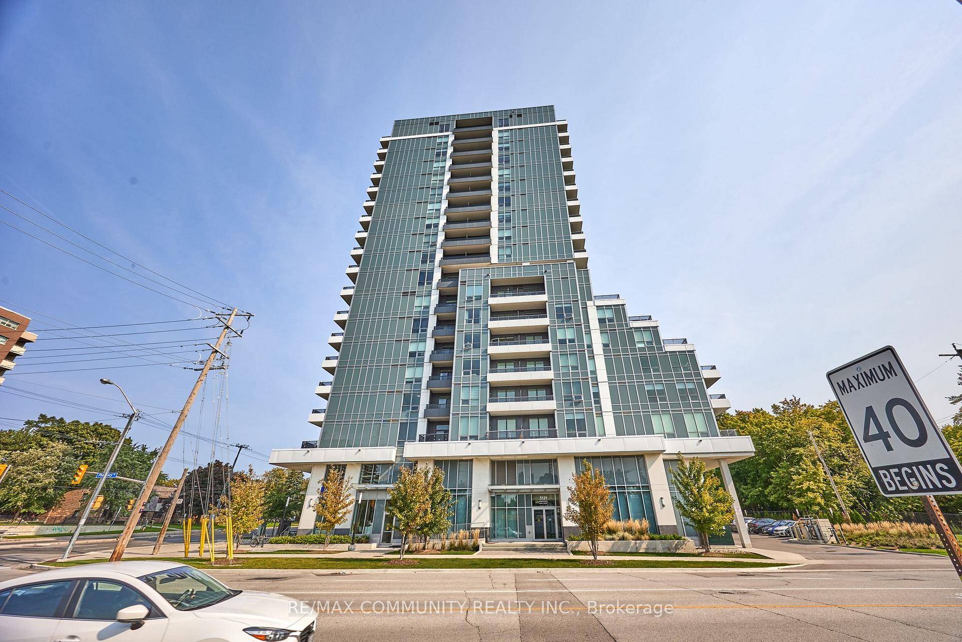 Luxury 2 bed, 2 bath condo with unobstructed lake, CN Tower amp ; park views !