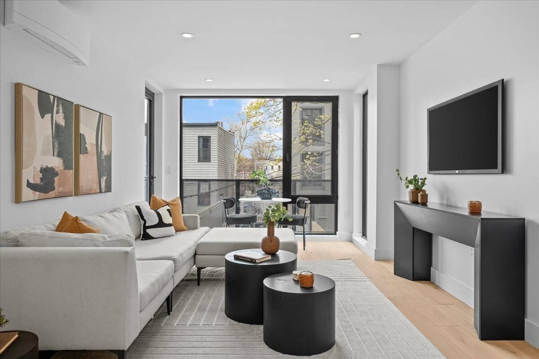 Residence 2B at 107 Schaefer Street is a beautifully designed one bedroom condominium offering the perfect balance of style, functionality, and value in the heart of Bushwick, Brooklyn.
