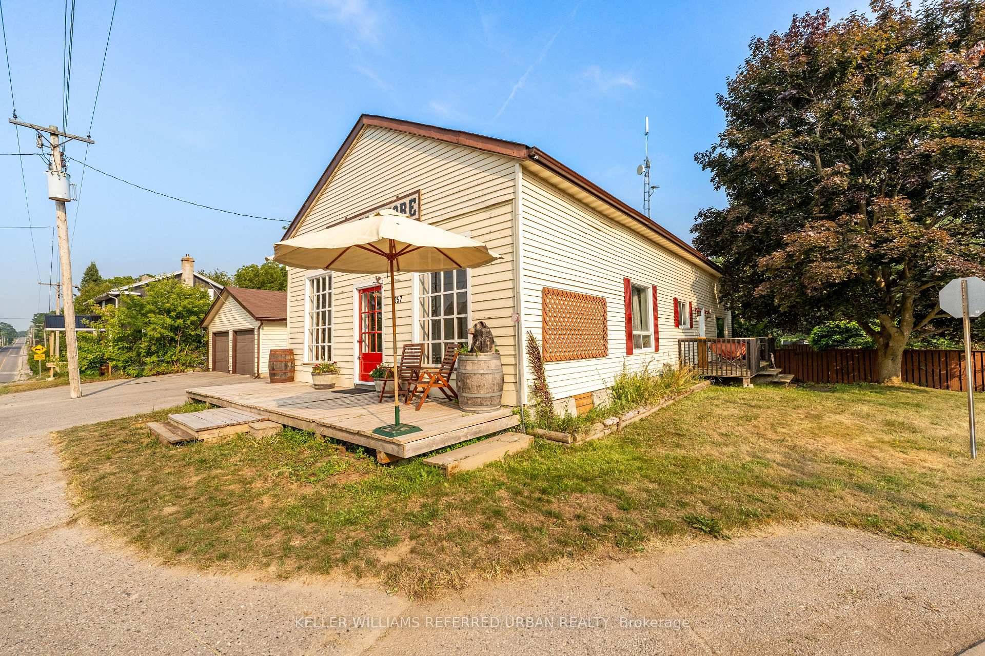 Discover the possibilities with this unique Live Work property in the heart of Lakeport !