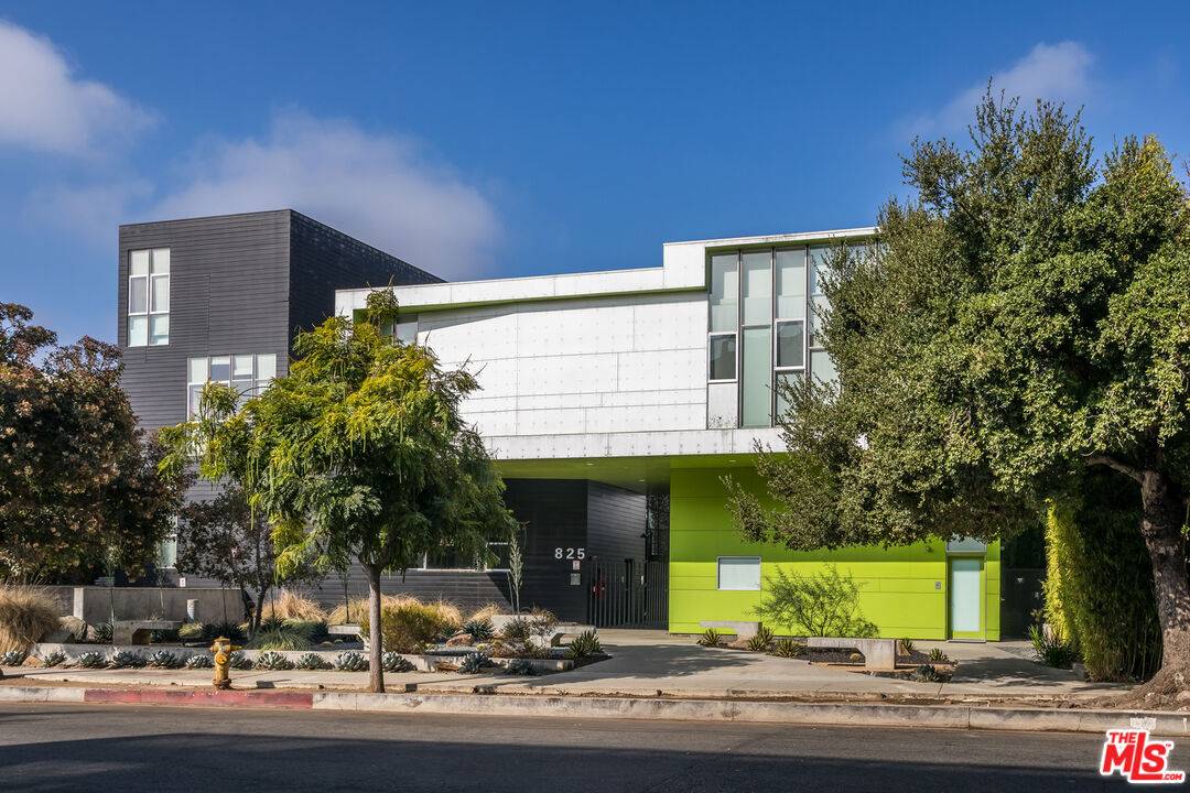 825 N Kings Rd 2BR Sunset Strip La