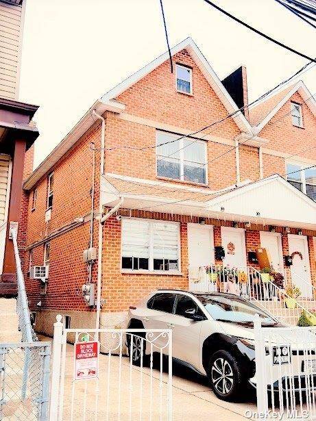 In prime Maspeth location off Grand Ave.