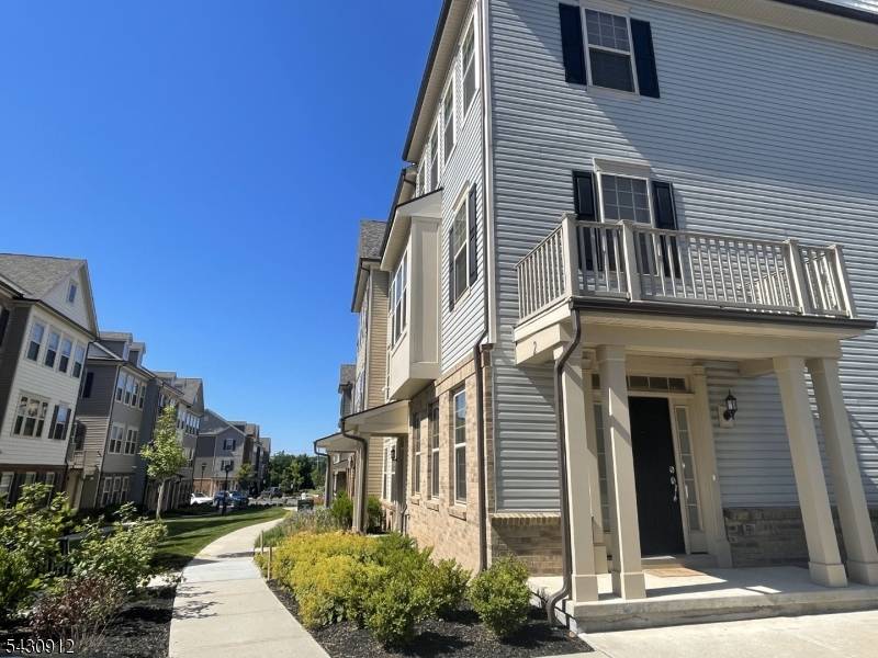 Great opportunity to reside in this upscale, previously owner occupied Livingston Square Townhome.