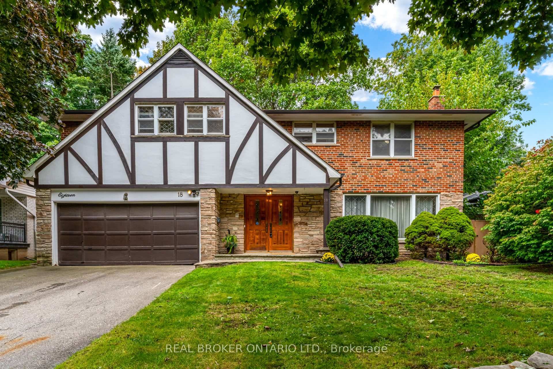 Welcome to this bright and expansive 3, 180 SQFT two storey home in the prestigious Markland Woods community !