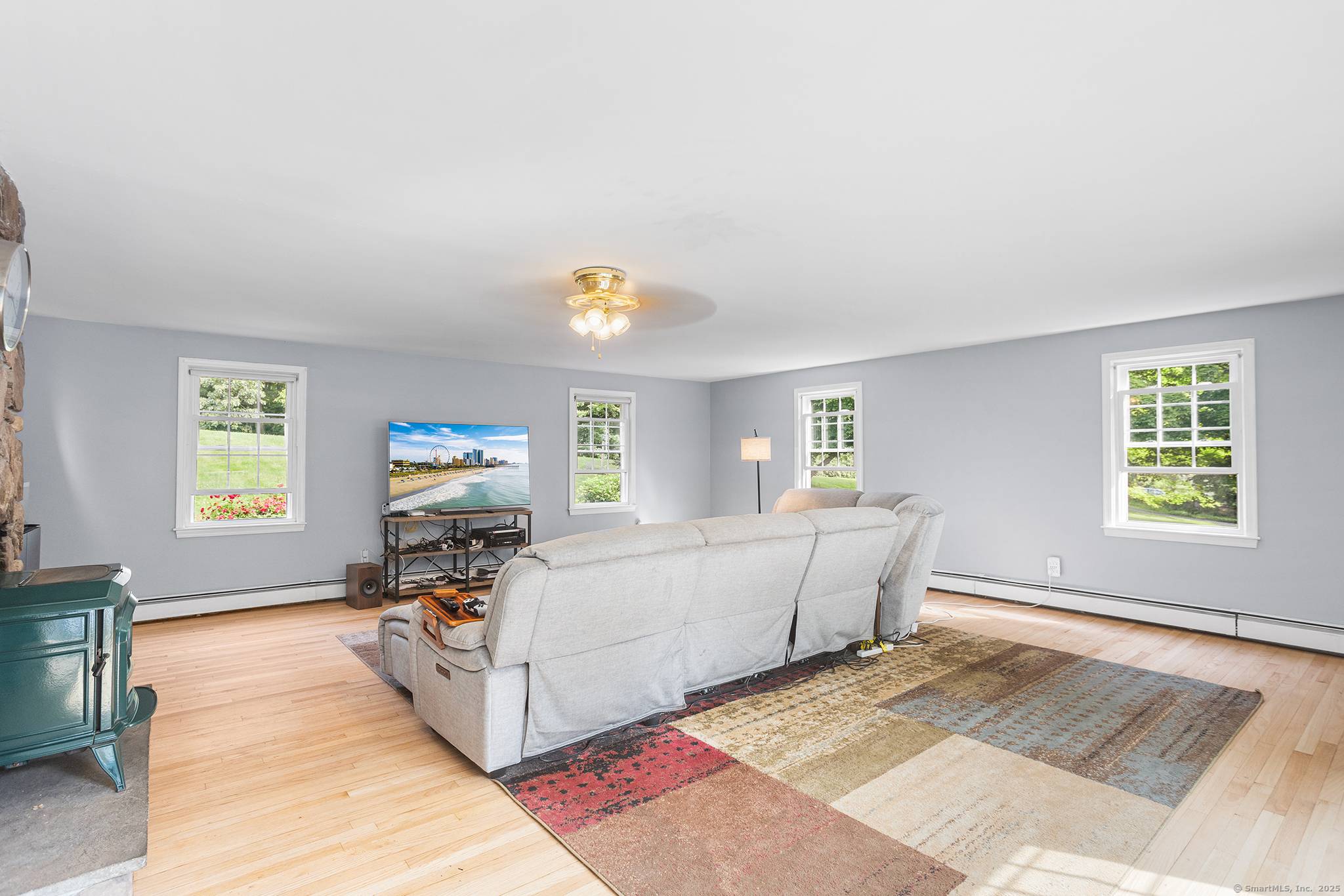 Back on the market financing issue this is your second chance a beautifully maintained 4 bedroom, 2.