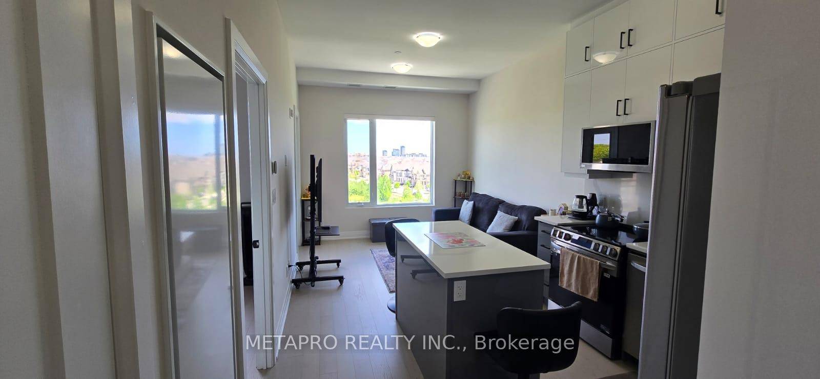 Welcome to One of Upper Oakvilles Most Desirable Boutique Style Condominiums !