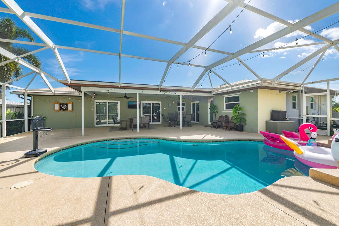 This is a 6 month max rental Month to month unit.