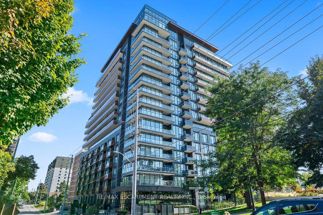 Welcome to Unit 1012 at 21 Park Street East in Port Credits premier TANU Condos.