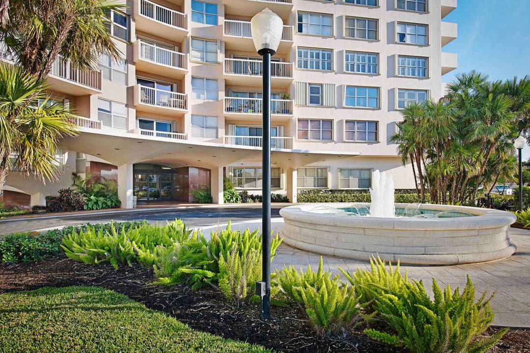 Portofino Norths sits directly on the Intracoastal in the heart of West Palm Beach.