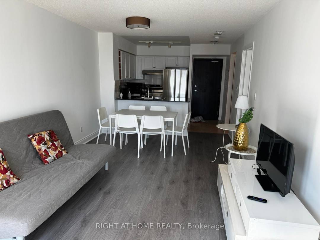 Fully furnished unit ! Just move in, no extra expenses required.