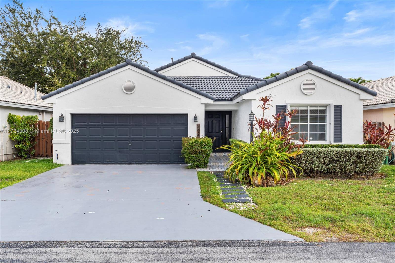 Discover this stunning and contemporary single family home in the sought after Lago Mar South community of Kendall.