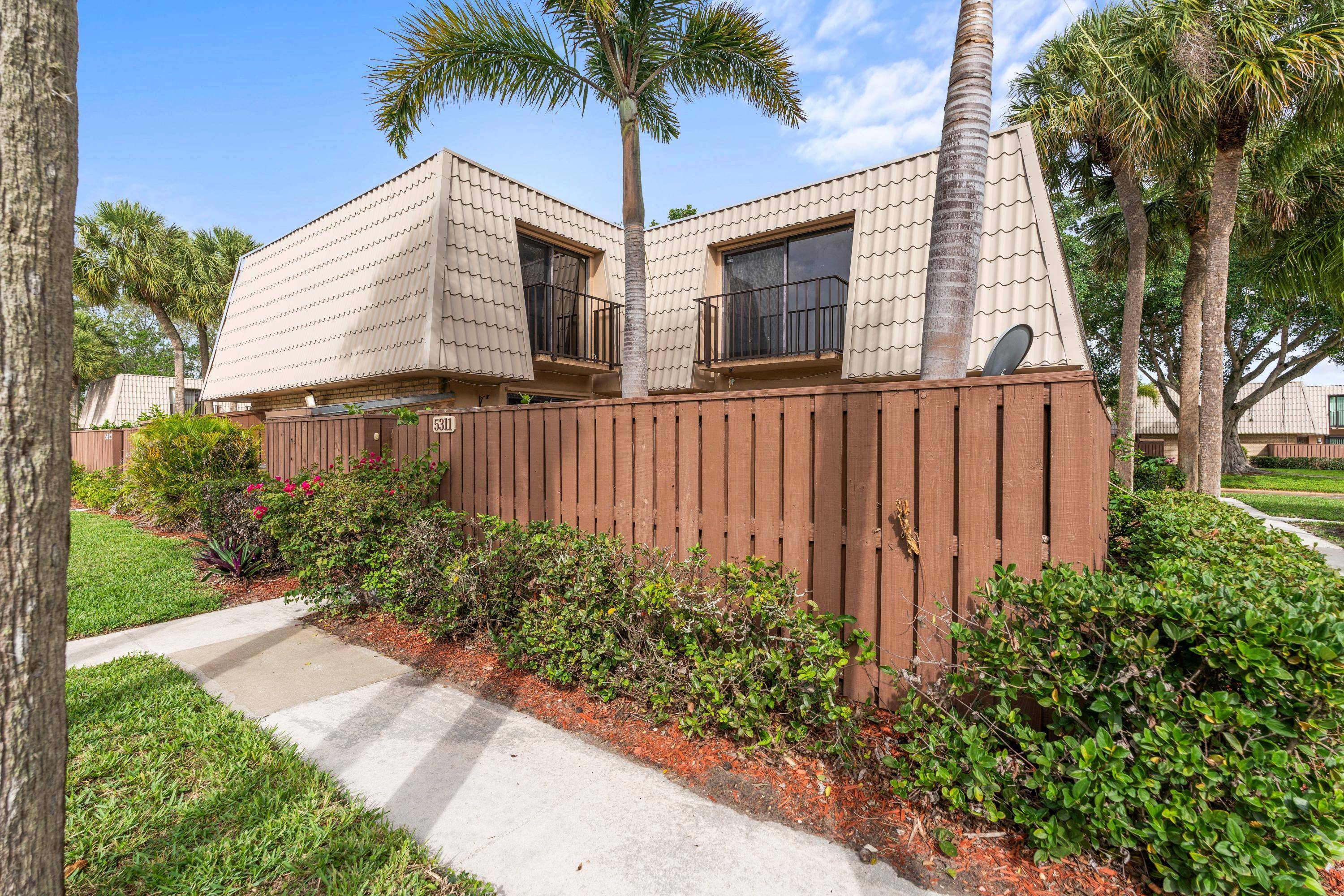 Move In Ready ! ! ! Completely renovated townhouse located steps from the beautiful lake, amenities complex, park and ballpark.