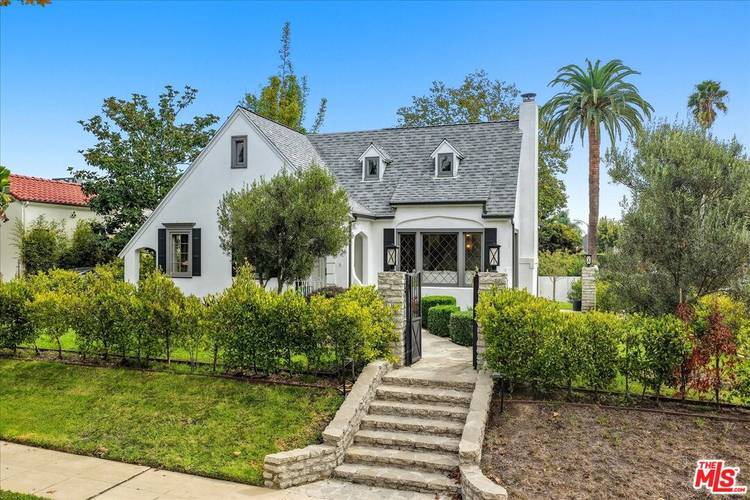 1136  S Burnside Ave 4BR La