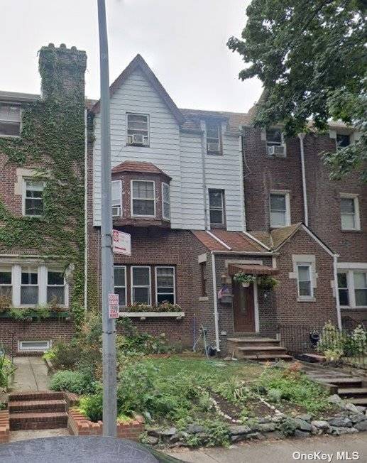 Multi Family Colonial home, conveniently located near transportation and services, in a friendly neighborhood.