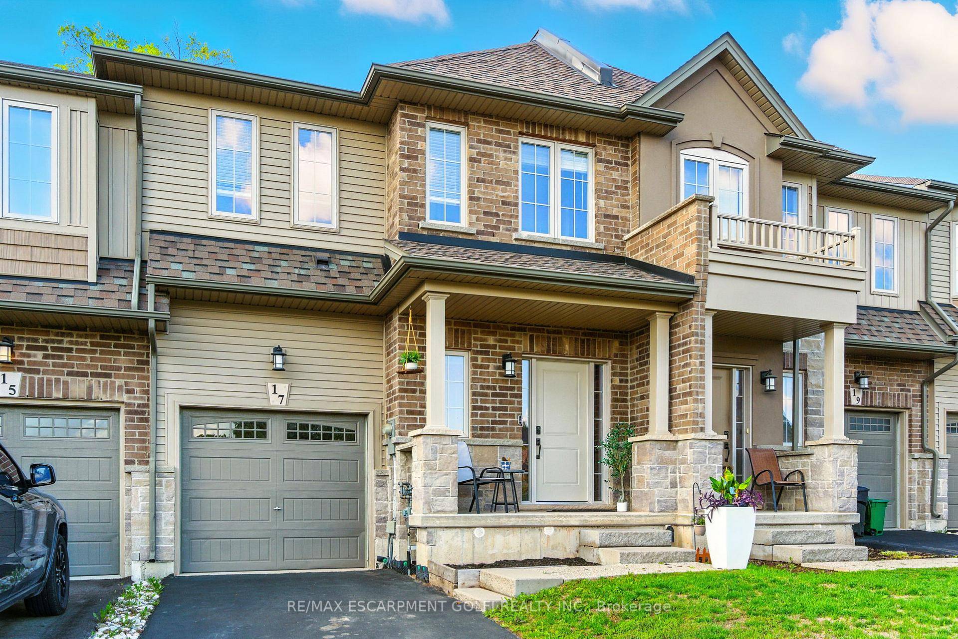 Stylish Living in this centrally located townhome.