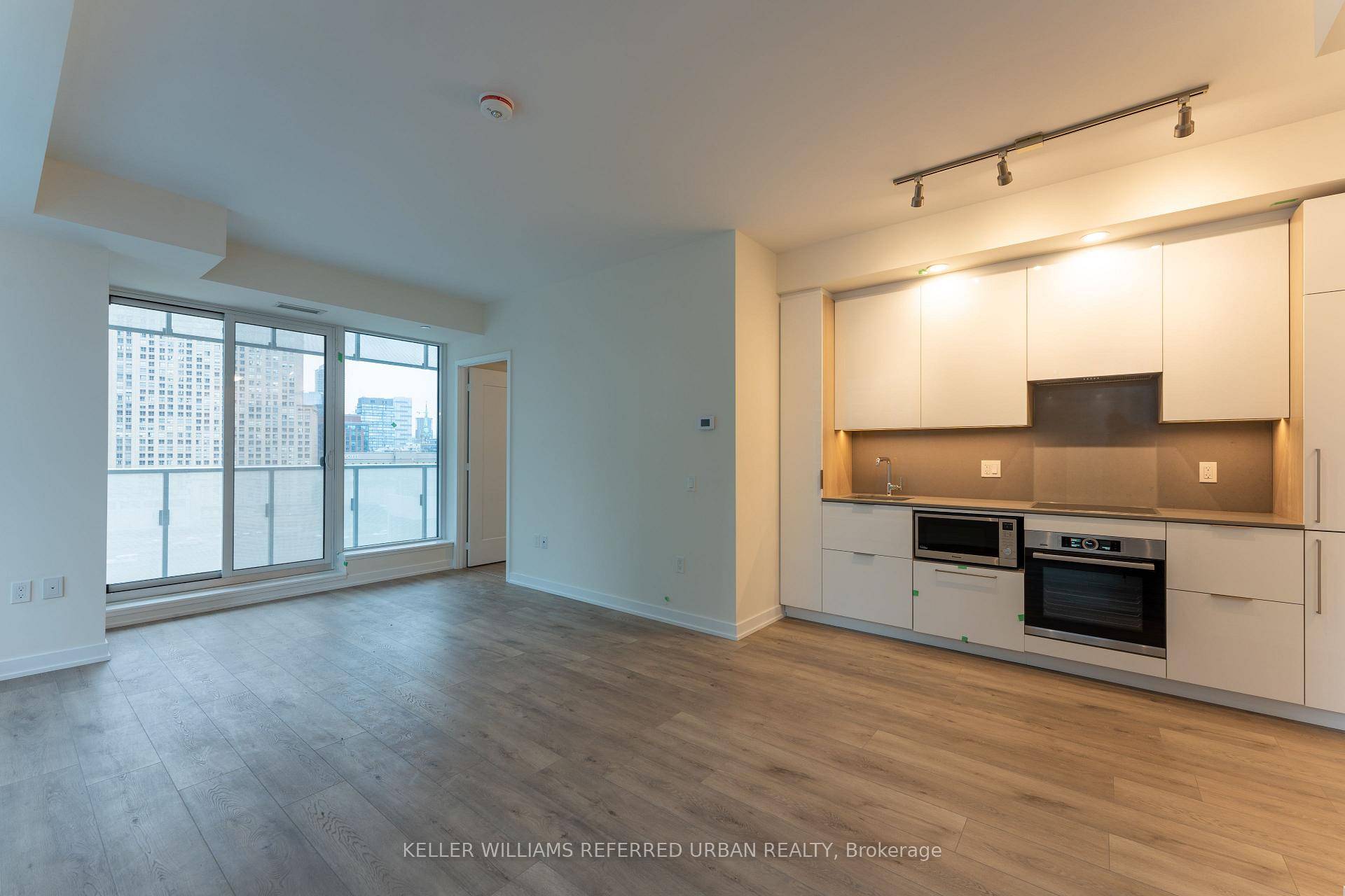 Experience luxury living in the heart of downtown Toronto at Prestige One Yonge by Pinnacle.